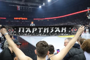 Hitno saopštenje Partizan: "Zabranjen ulazak u "Arenu" navijaču koji je gađao sopstvene igrače!"